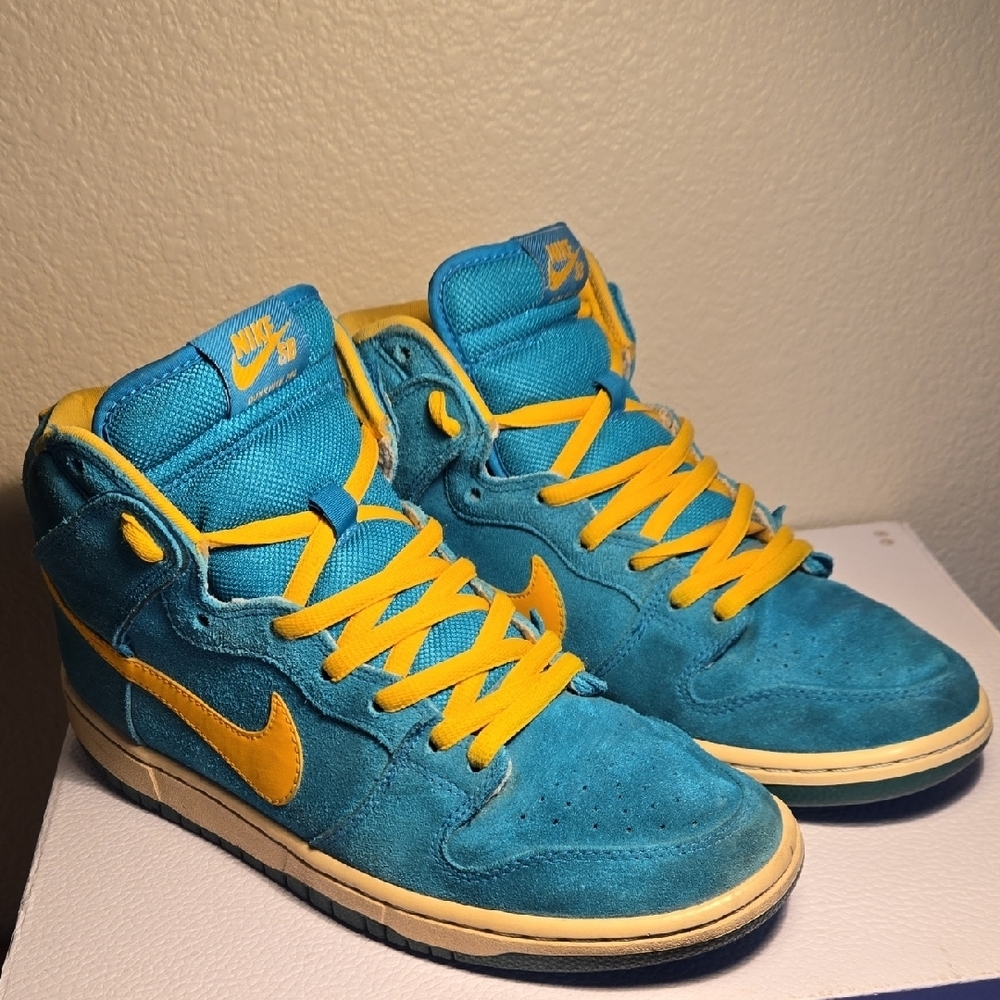 Nike Tropical Teal 2013 High-Top Sneakers in Teal and Yellow‎